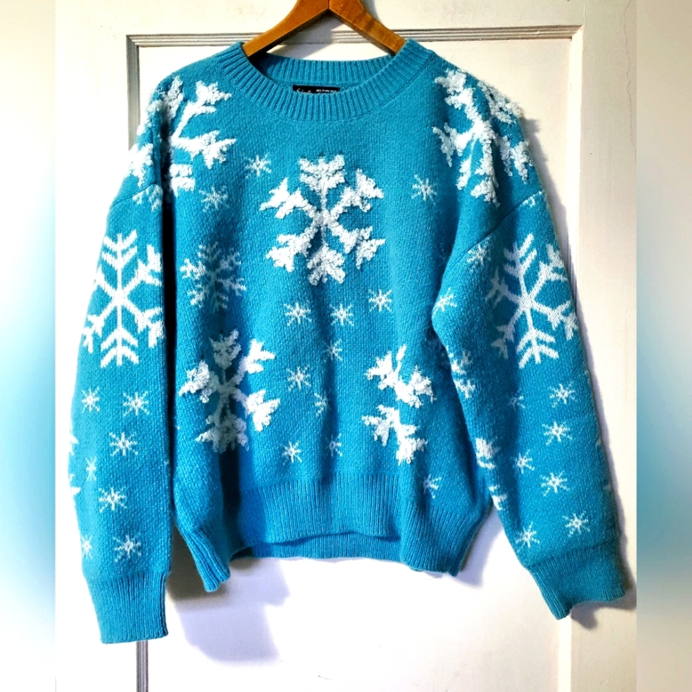 💙❄Gorgeous Winter Snowflake Sweater☃️